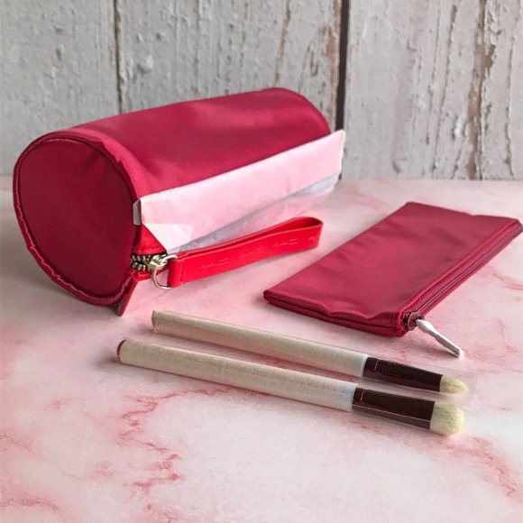 MAC Adoring Carmine Holiday Special Edition Brushes and Cosmetic Bags Set 💋❤️ - Picture 3 of 10
